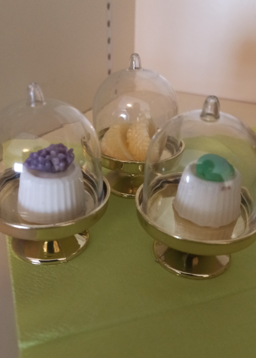 Kerze mini Pralinen mit Kunststoffglocke